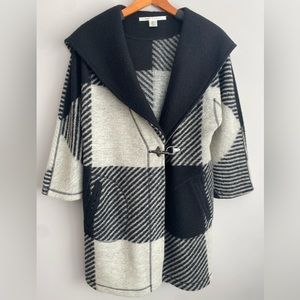 MAX STUDIO Black & White plaid sweater jacket.  Size MEDIUM